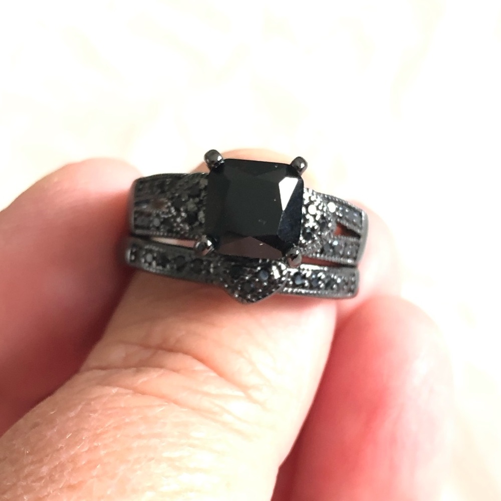 New Ring set 18 kgp size 8 1/2